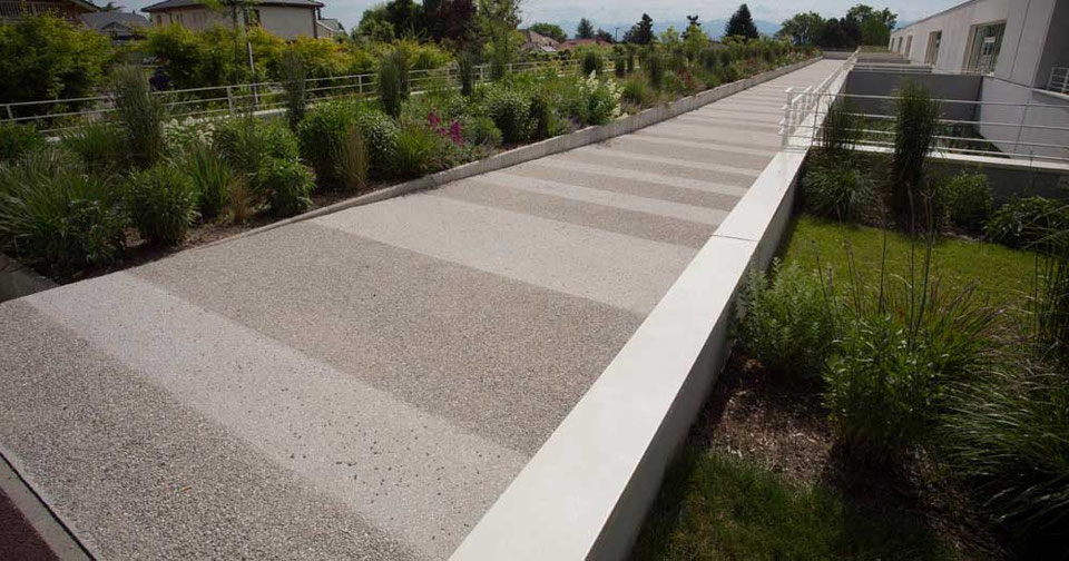 Suelo para patio: Tipos - Precios - Ventajas - HormiPavimento