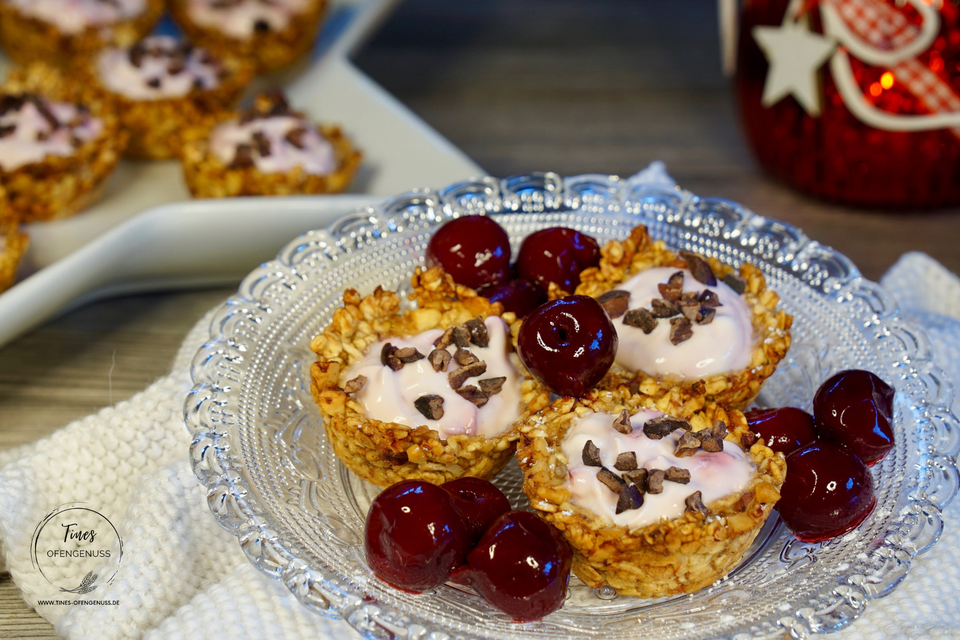 GranolaCups mit Joghurt & Kirschen Tines Ofengenuss