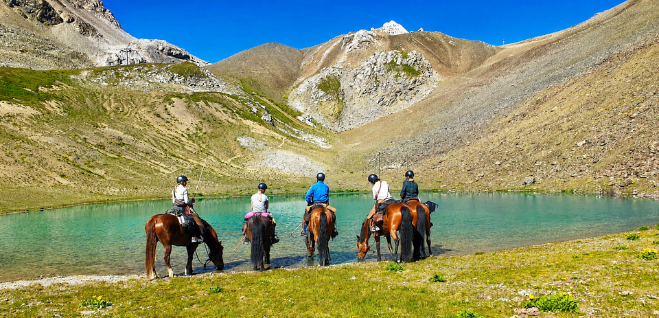 Fahren im Bergsommer im Engadin