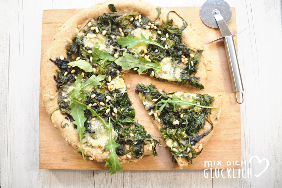 Salat-Pizza. Ungewöhnlich, aber richtig gut! - mix dich glücklich ...