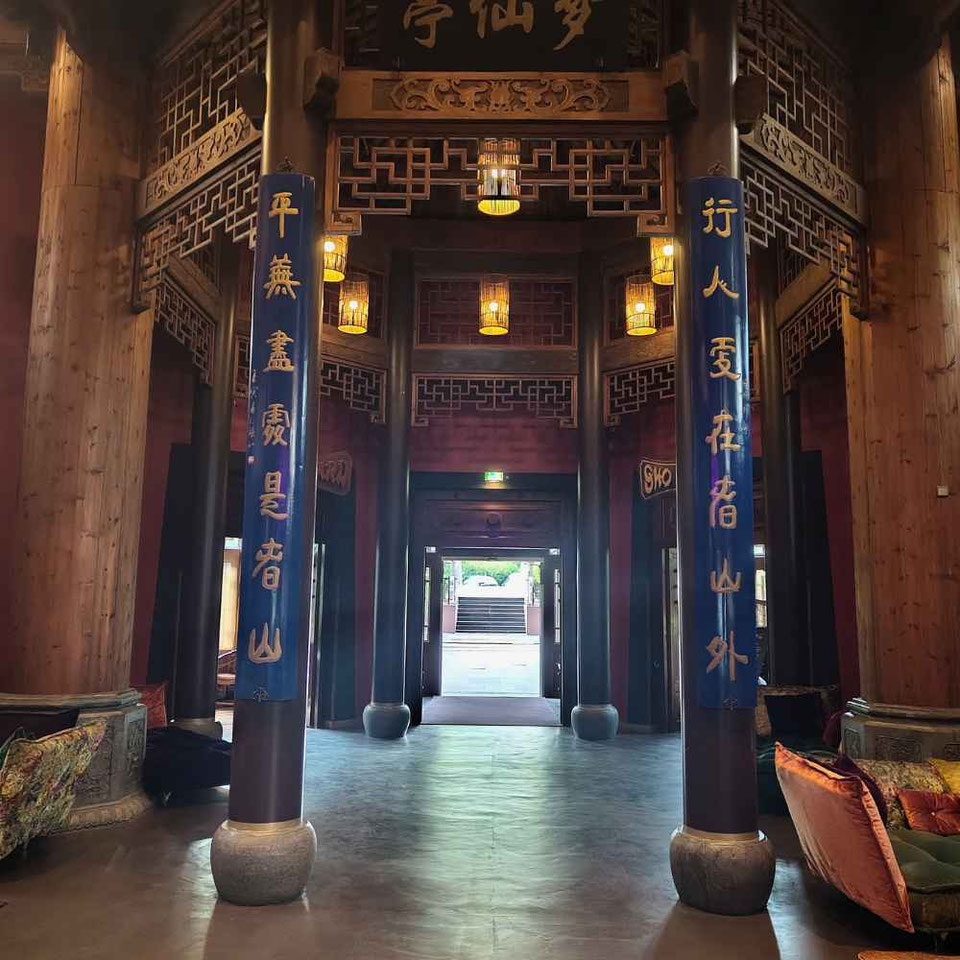 梦仙亭, Pavillon der Traum-Unsterblichen, mit Ouyang Xius Versen an den Säulen.