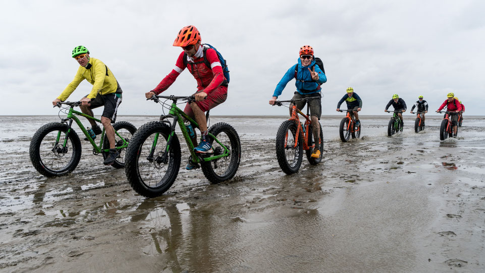 Mountain bikers near Neuwerk