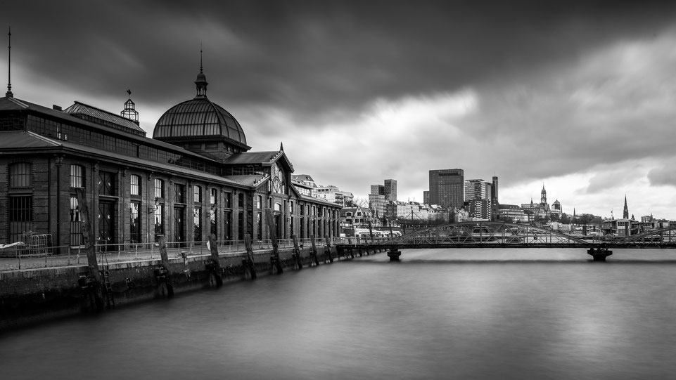 Fischauktionshalle Hamburg with dramatic clouds