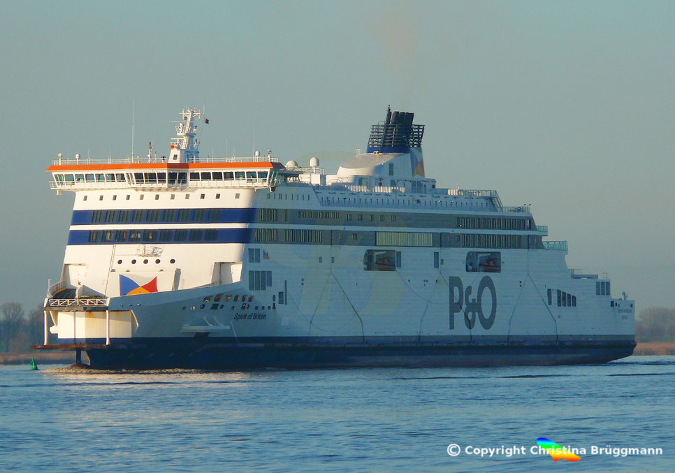 P&O FERRYS wird von DP Wold aus Dubai übernomen. Die SPIRIT of BRITAIN ist einer der Kanalfähren der Reederei.