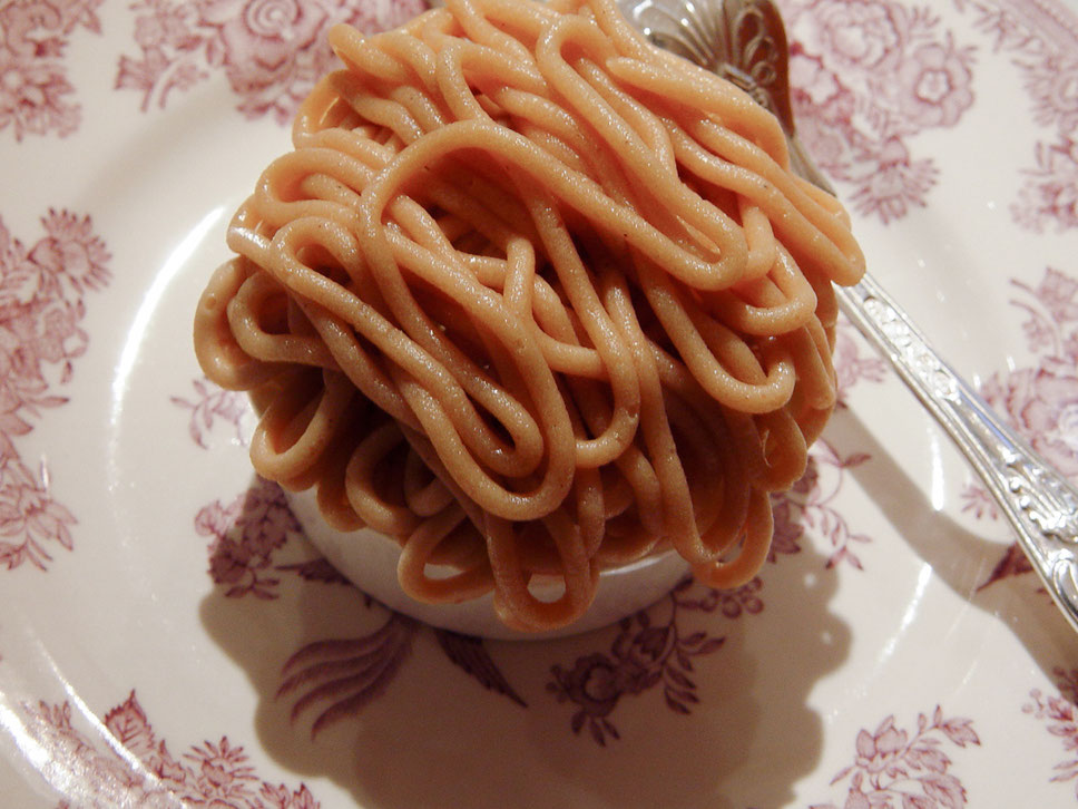 gâteau mont-blanc à la crème de marrons  モンブラン1 紙カップ仕立て