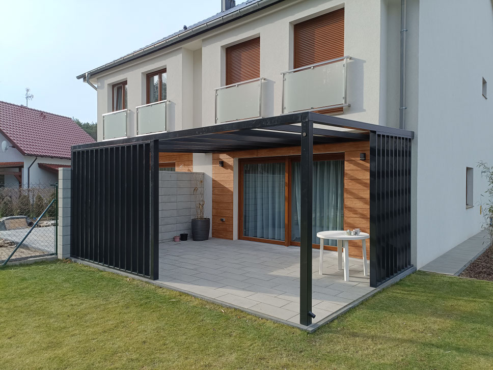 Moderne Stahl Terrassenüberdachung Lamellen Polen