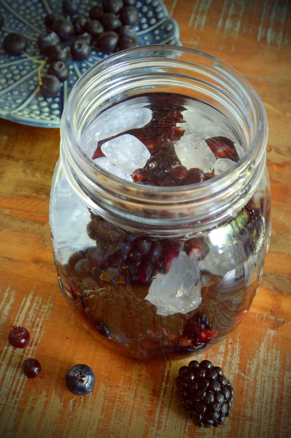 Felsenbirne, Felsenbirnen, Amelanchier, Brombeere, Brombeeren, Likör, Ansatz, selbermachen, diy, Beerenlikör, Likör selbermachen, Fruchtlikör
