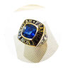 Anello uomo in oro giallo 18 kt zircone blu “frangar non flectar” - Prezzi