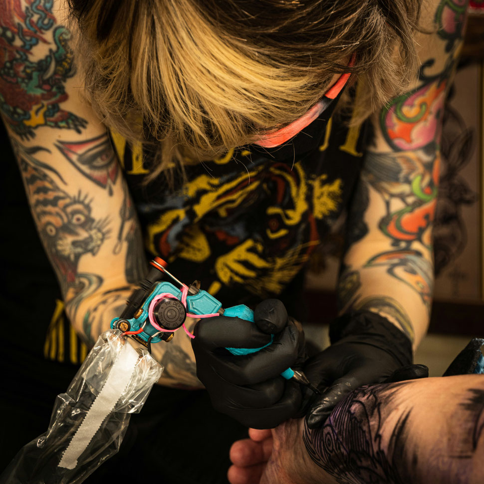 Tattoo rot schwarz Preise
