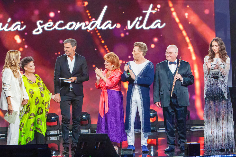 Arianna Ciampoli, Antonietta Tuccillo, Beppe Convertini, Giorgia Trasselli, Ottaviano Blitch, Lavinia Abate