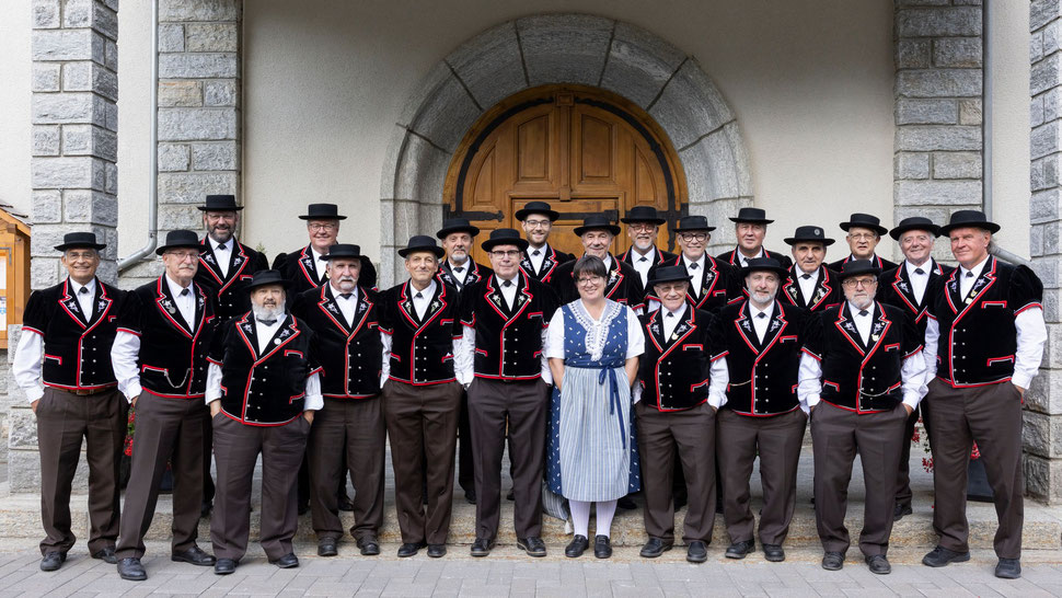 Foto anlässlich der Jodlerreis im Wallis                            (auf dem Bild fehlt Mario "Männi" Buser)