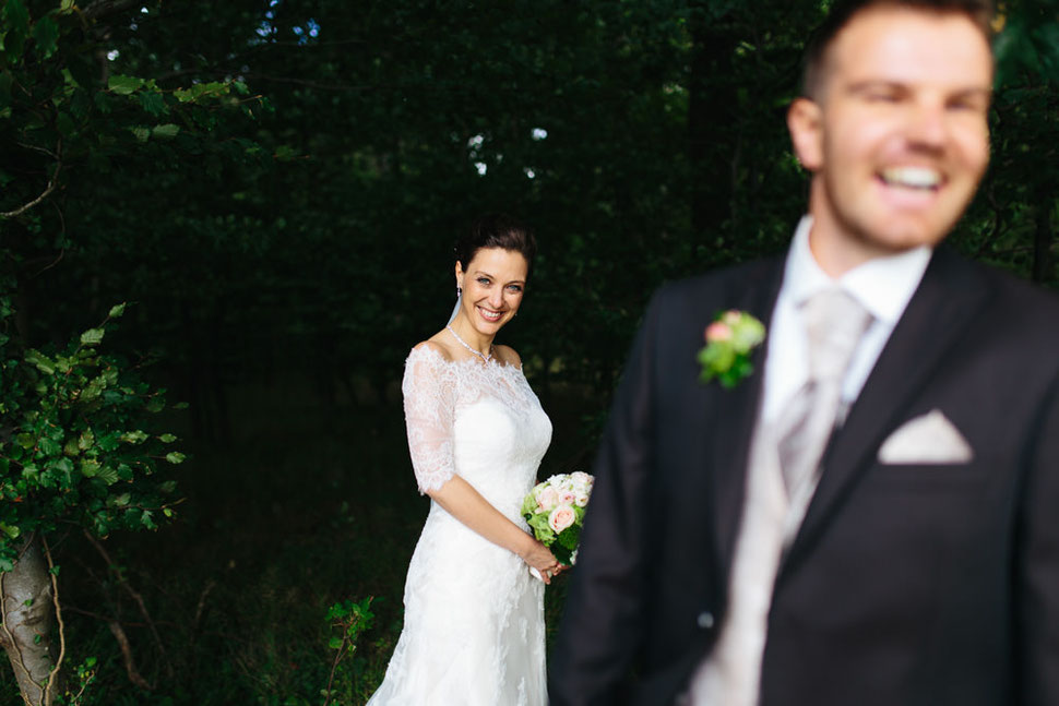 Hochzeit in Peine bei Hannover, Paarshooting am Waldrand, Hochzeitsfotograf aus Magdeburg Thomas Sasse