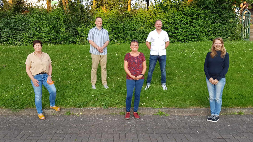 Der am 23.07.2021 gewählte Vorstand des TSV mit der ausgeschiedenen bisherigen 2. Vorsitzenden Claudia Zoll (Mitte): (v. li.) Sabine Buß (Schriftführerin), Klaus Graf (1. Vorsitzender), Björn Ortloff (2. Vorsitzender), Elvira Breier (Schatzmeisterin)