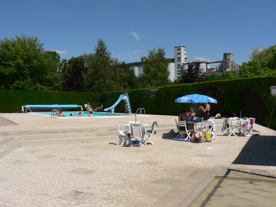 Piscine municipale de Dormans dans la Marne : l'un des bassins.