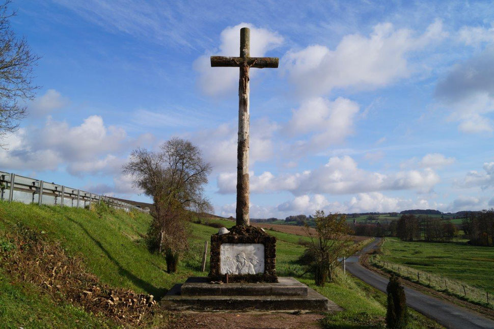 La Chapelle-Monthodon (02330 Vallées-en-Champagne). Le monument de la ferme de la Verdure commémore l'échec de la dernière offensive allemande du 15 juillet 1918.