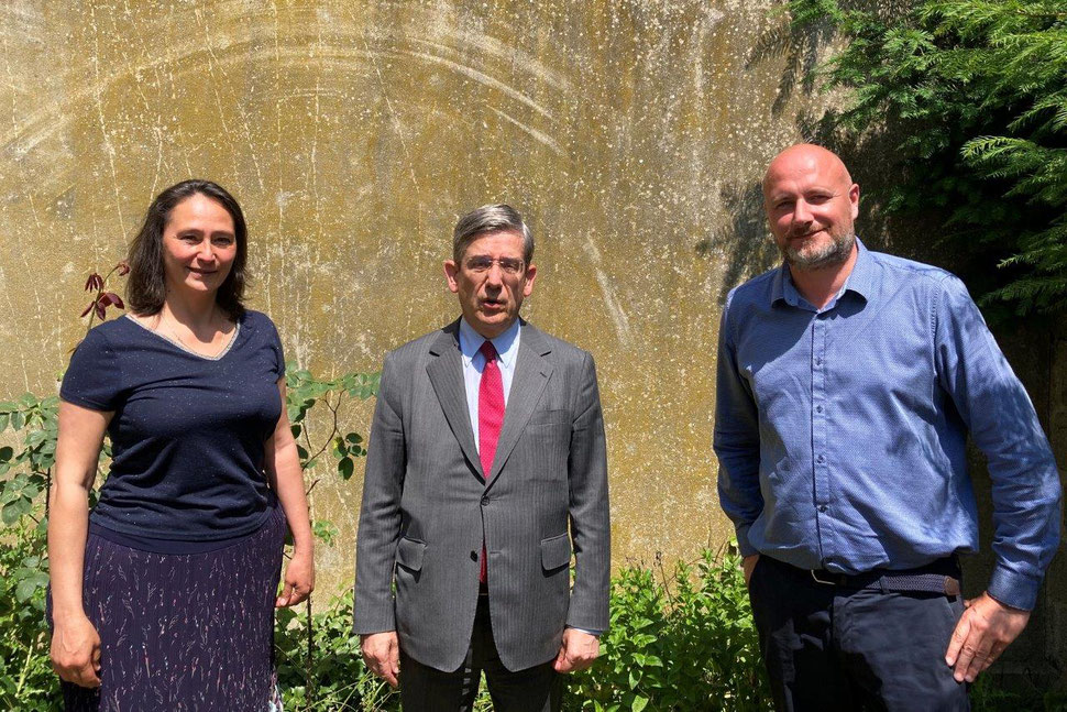 De gauche à droite : Irina Stenzel, Charles de Courson et Jérémy Pis.