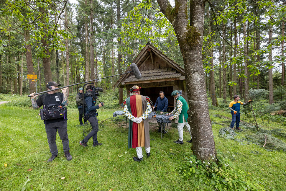 ...präzis beobachtet von Kameras, Zunftmeister und Peter