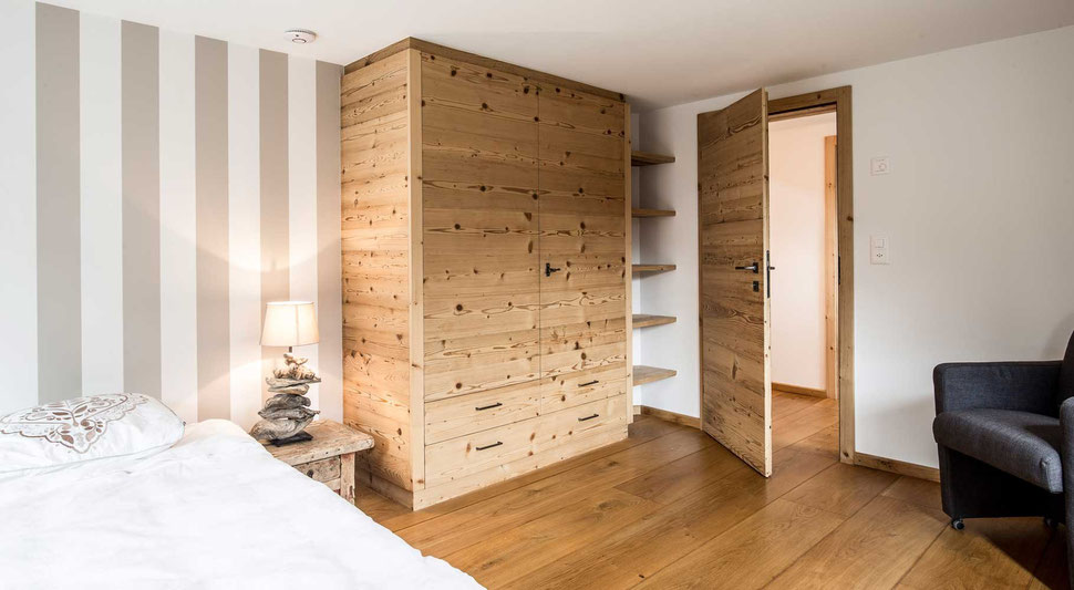 Holzeinbauschrank, Schreinerei Bever AG