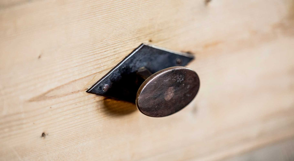 Beschläge, Schreinerei Bever AG