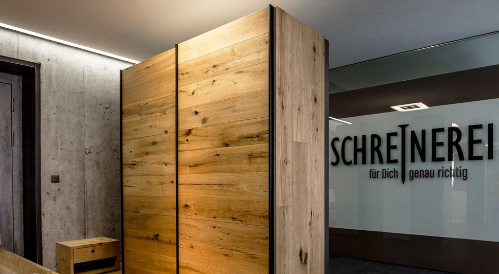 Holzschiebetürschrank, Schreinerei Bever AG