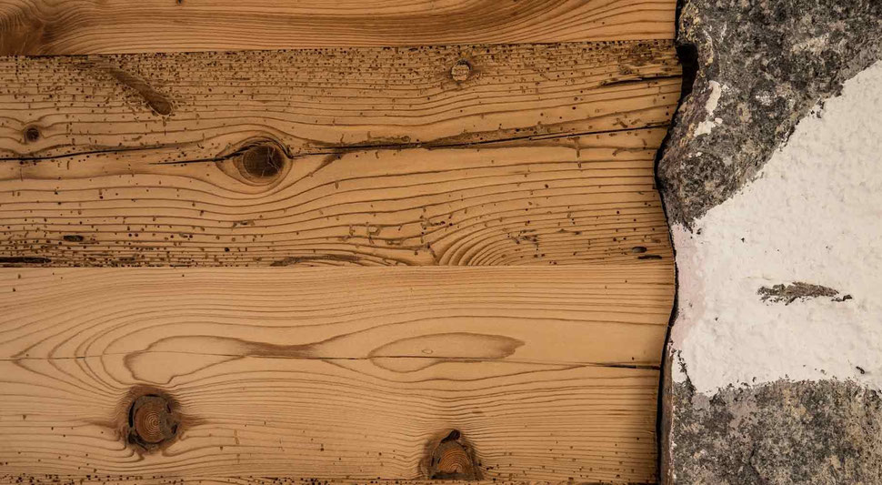 Eingepasste Holzblende der Schreinerei Bever AG