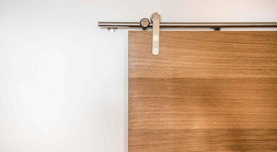 Holzschiebetüre moderne Technik der Schreinerei Bever AG