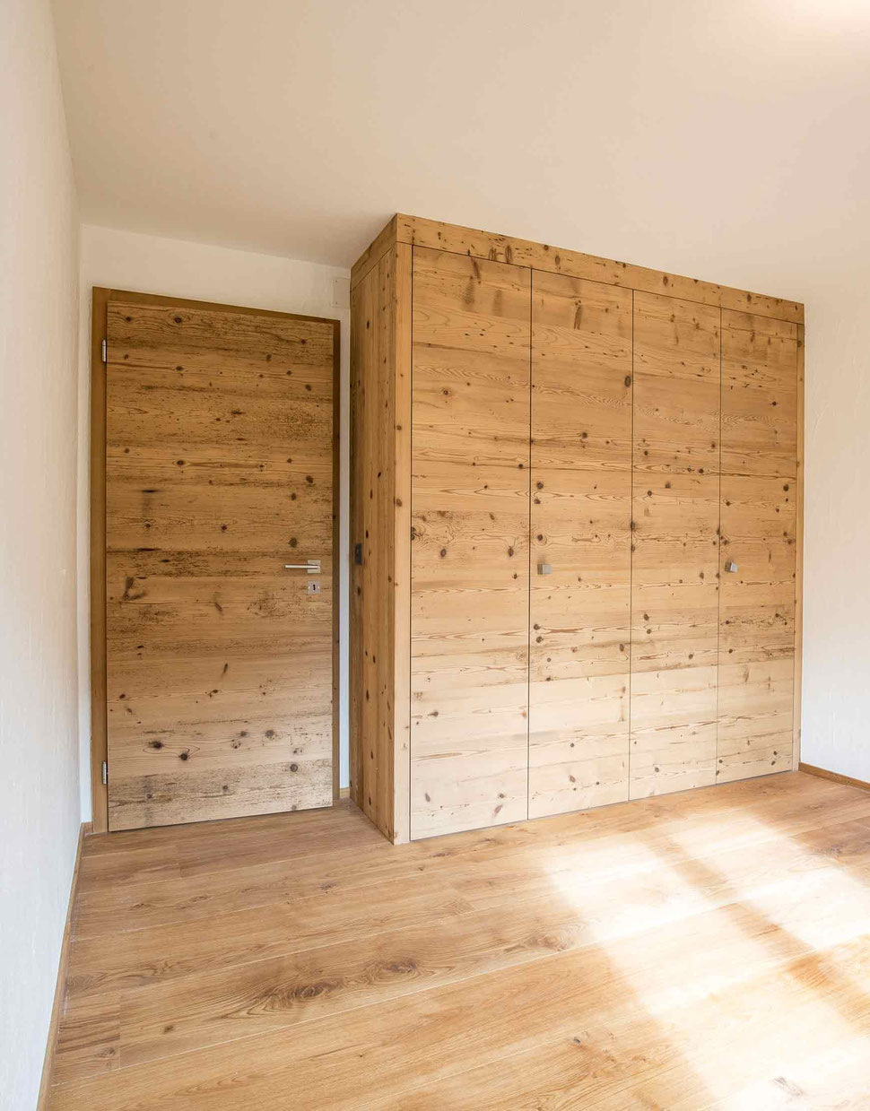 Holzeinbauschrank, Schreinerei Bever AG