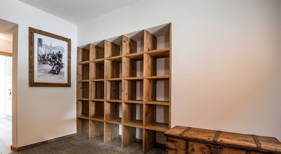 Holzeinbauregal, Schreinerei Bever AG