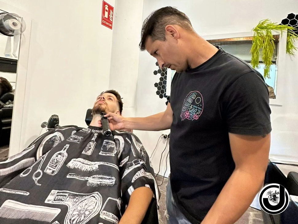 JJ Barbershop in Candelaria.