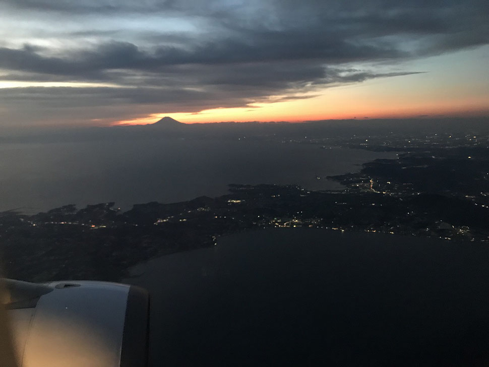 写真：羽田空港着陸まで見守ってくれた富士山