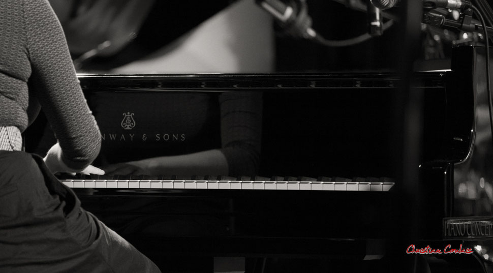Festival JAZZ360 2021. Nefertiti Quartet : Delphine Deau joue sur un piano Steinway & sons B2 demi-queue. Cénac, le samedi 5 juin 2021. Photographie © Christian Coulais