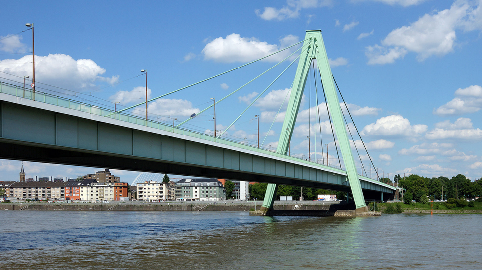 Köln Severinsbrücke Blick Richtung Norden rechtsrheinisch