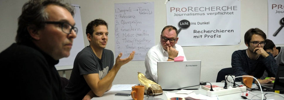 Erste ProRecherche-Werkstatt mit Thomas Schuler, Fabian Gartmann und Wolfgang Messner in Berlin.   Foto: Peter Maurer / ProRecherche