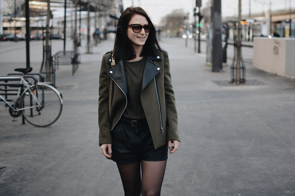 short cuir noir