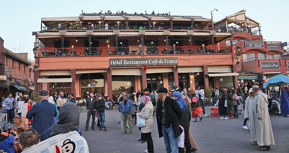 Cafe de France am nördlichen Ende des Djemaa el Fna.