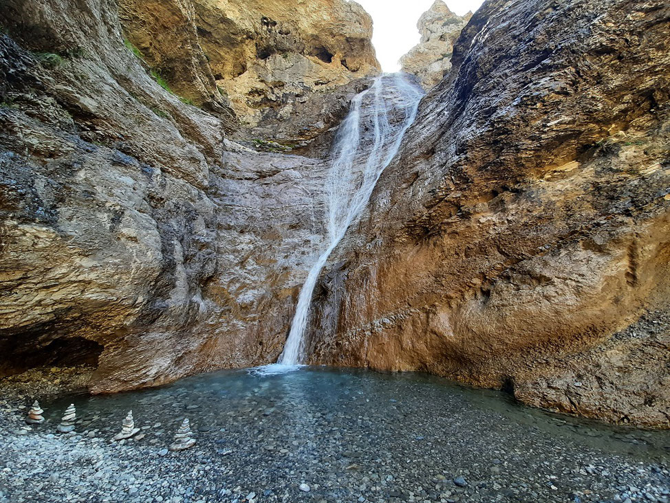 La cascade encore dans l'ombre le matin, sans personne !