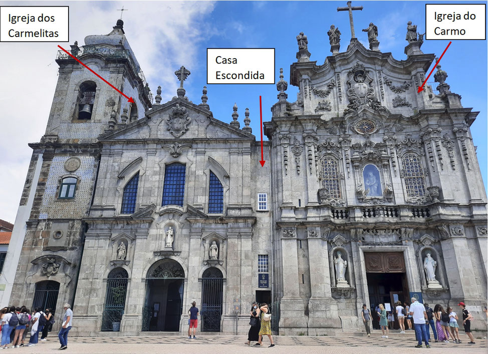 La Casa Escondida entre les églises do Carmo (XVIIIe siècle) à droite et dos Carmelitas (XVIIe siècle) à gauche