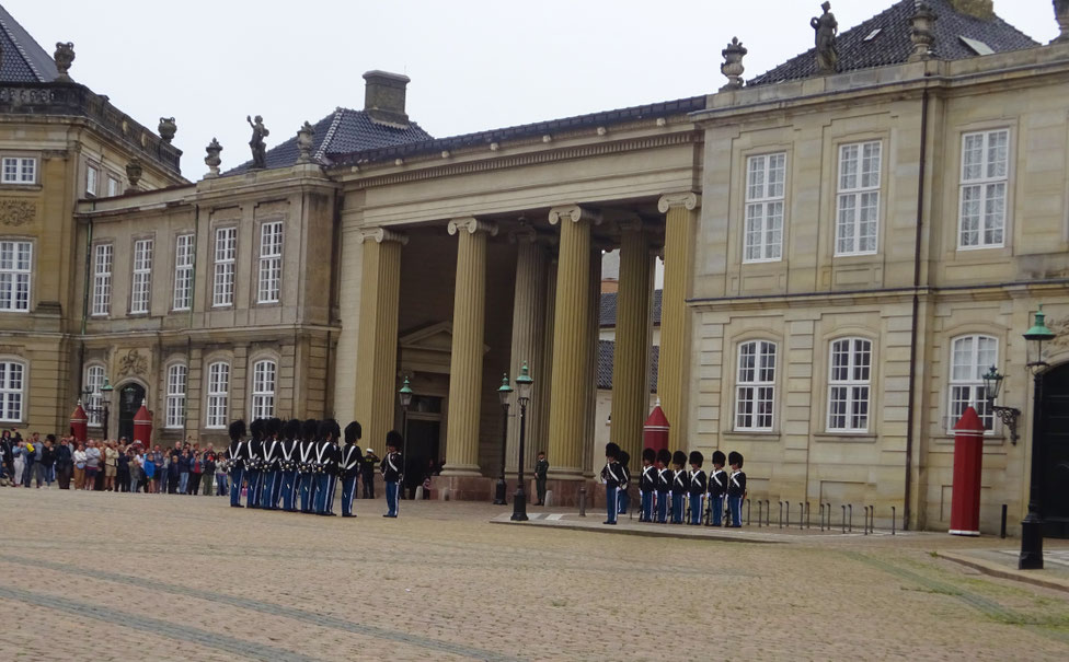 Relève de la Garde à Amelienborg