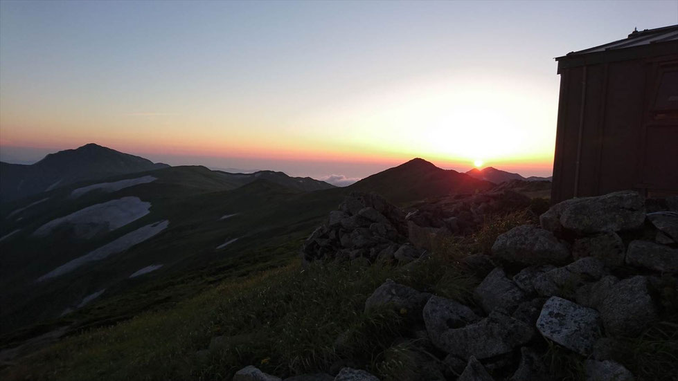 飯豊山、本山小屋の夕日