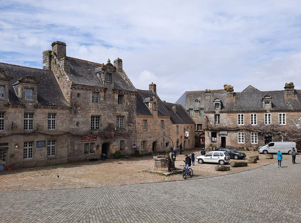 La place de Locronan