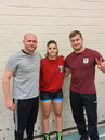 von links: Trainer Miles Henschel, Mariam Al-Osman, Trainer von Münster: Jan Pelz