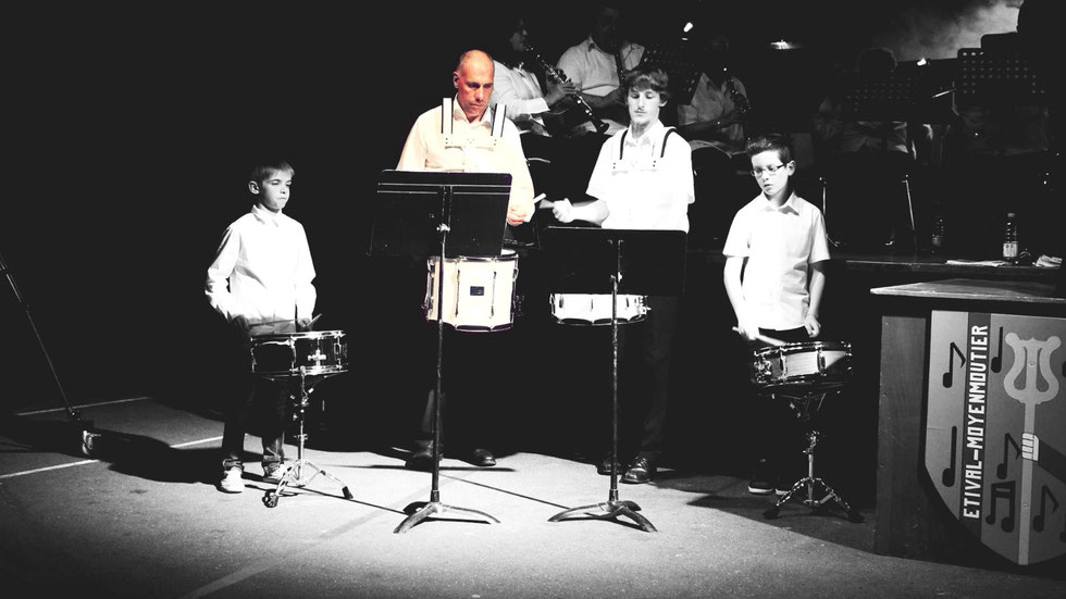 Hervé, entouré de Luca, Corentin et Aymeric, lors du concert de Printemps 2014 à Etival-Clairefontaine.