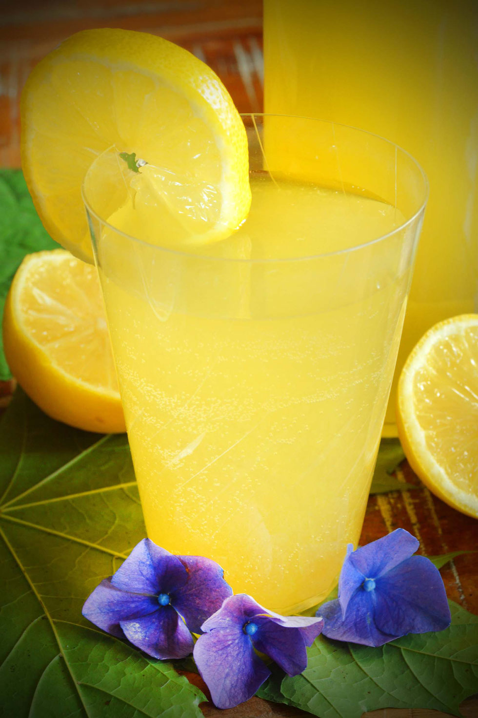 Zitronen, Zitrone, Zitrusfrüchte, fermentieren, Ferment, Fermentation, Rezept, selber machen, Limo, Limonade, Zitronenschalen, Darmflora, Mikrobiom, gesund, Getränk, Kohlensäure, Kräuterhexe, Küchenhexe