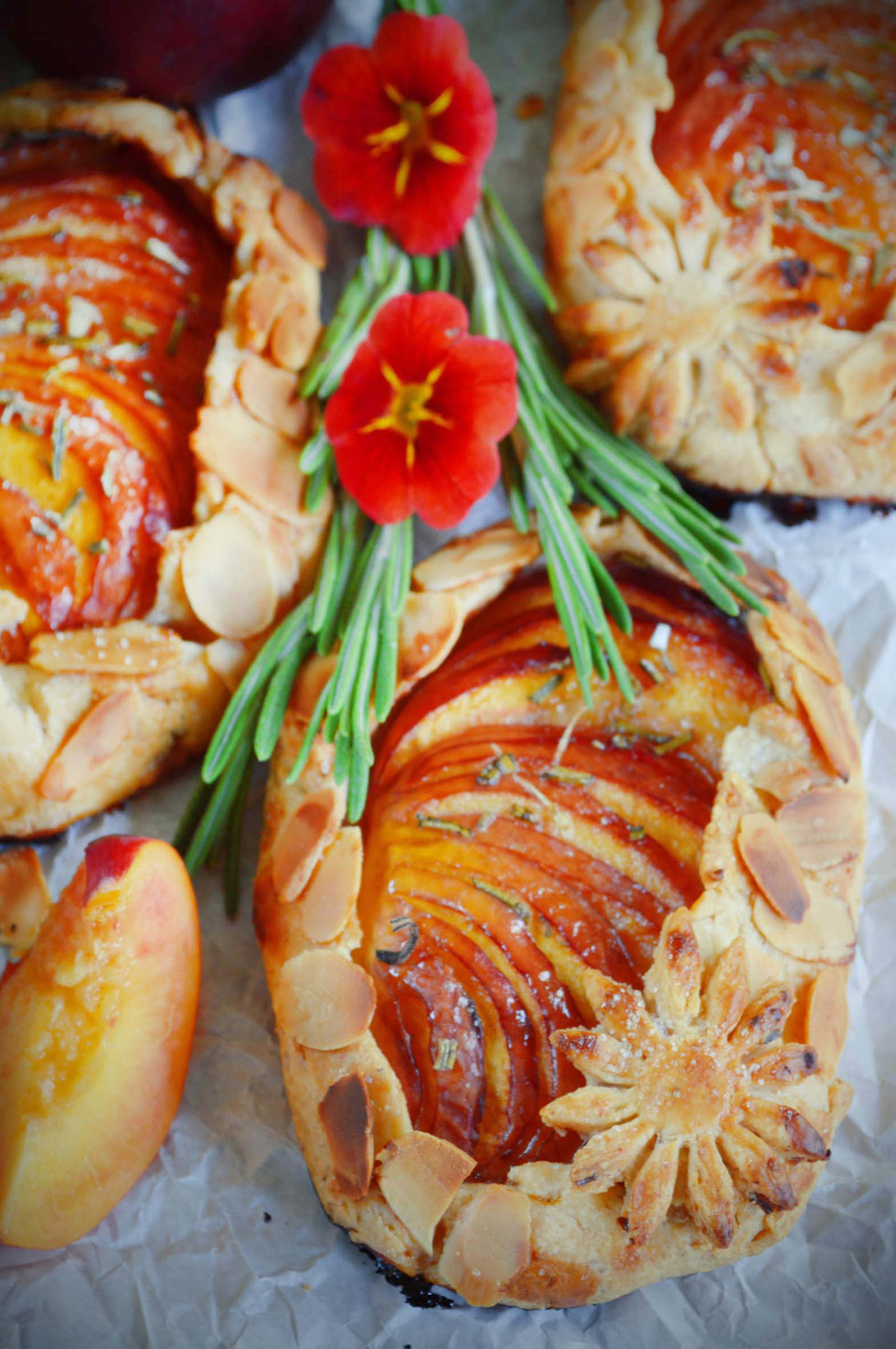 Galette, Galettes, Galetten, backen, Rezept, Nektarine, Nektarinen, Rosmarin, Mandeln, Mabon, Jahreskreis, Jahreskreisfest, Sonne, Herbst, Tages-und-Nachtgleiche, Kräuterhexe, Küchenhexe