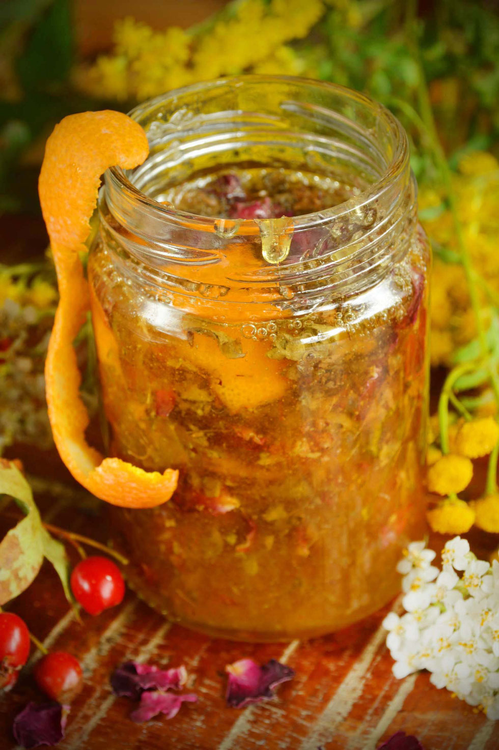 Honig, Honey, herbal, Kräuter, selber machen, selbstgemacht, infused honey, Elektuar, electuary, gesund, Erkältung, Magen-Darm, Schlaf, Blue Lotus, Blue pea, Rose, Beifuß, Kamille, Rosmarin, Salbei, Tulsi, Kräuterhexe, Küchenhexe,