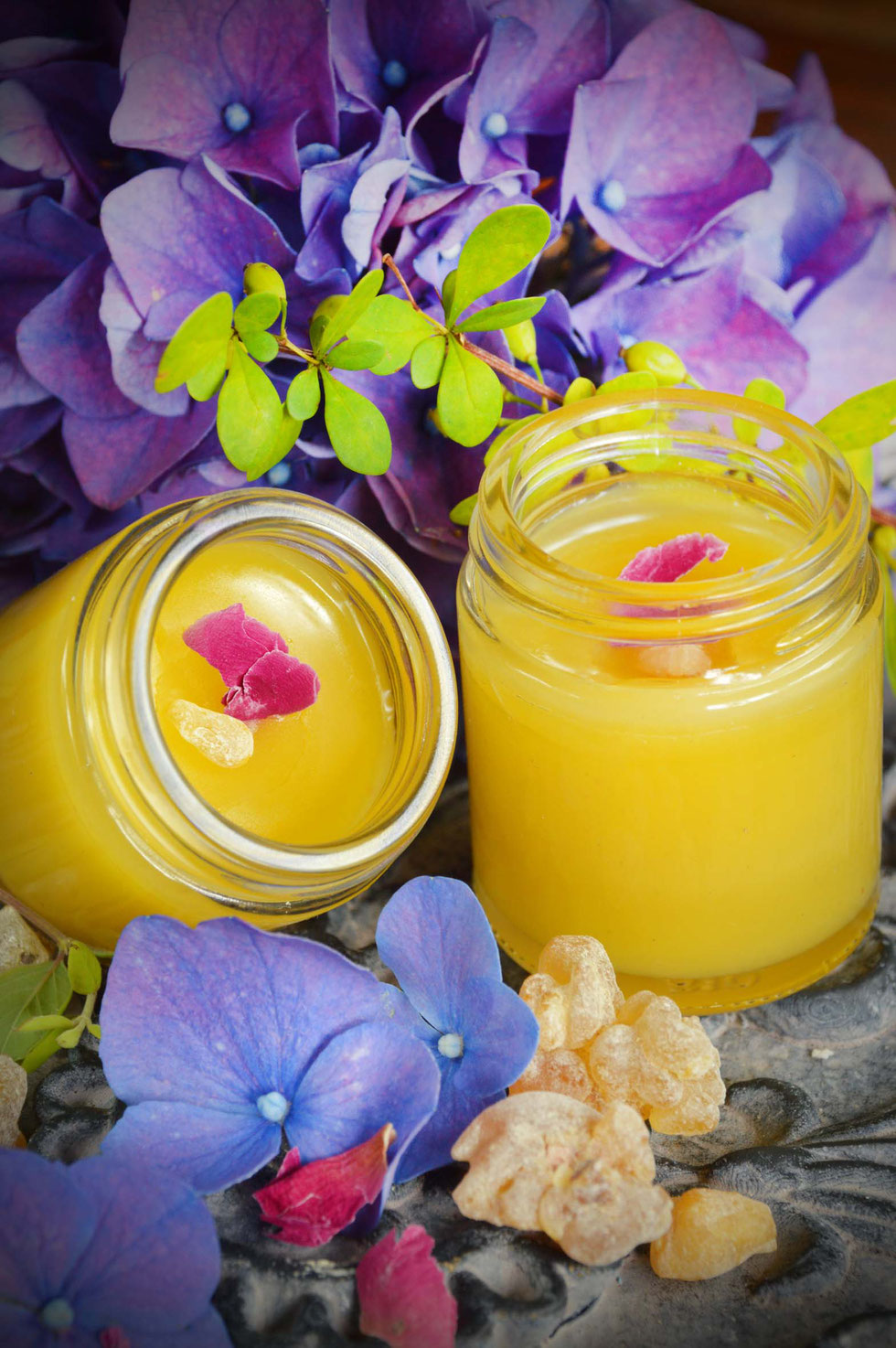 Weihrauch, Harz, Weihraucharten, Boswellia, Boswellia sacra, Boswellia serrata, Salbe, Balsam, Rose, entzündungshemmend, Rezept,schmerzlindernd, ätherische Öle, grüne Hexe, Küchenhexe, Kräuterhexe, selber machen, Ölauszug, Weihrauch-Salbe,