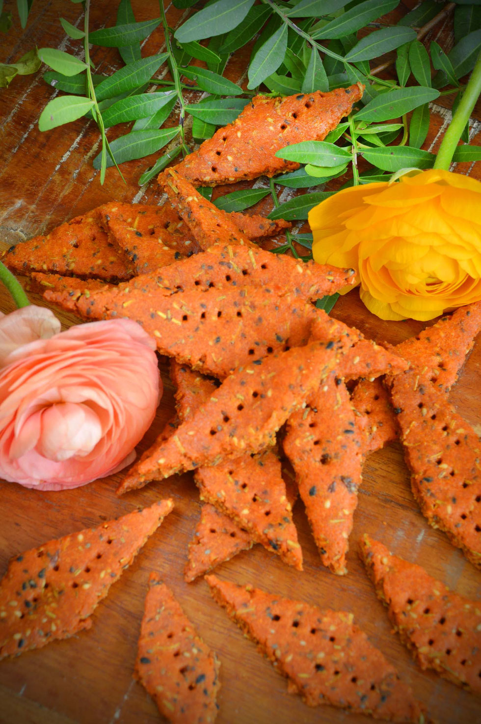 Linsen, rote Linsen, Cracker, Rezept, backen, selber machen, gesund, glutenfrei, Kräuter, Gewürze, Knabbern, proteinreich, Eiweiß, ohne Mehl, salzig, herzhaft, Rosmarin, geräucherter Paprika, Küchenhexe