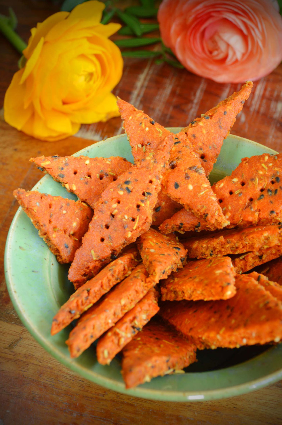 Linsen, rote Linsen, Cracker, Rezept, backen, selber machen, gesund, glutenfrei, Kräuter, Gewürze, Knabbern, proteinreich, Eiweiß, ohne Mehl, salzig, herzhaft, Rosmarin, geräucherter Paprika, Küchenhexe