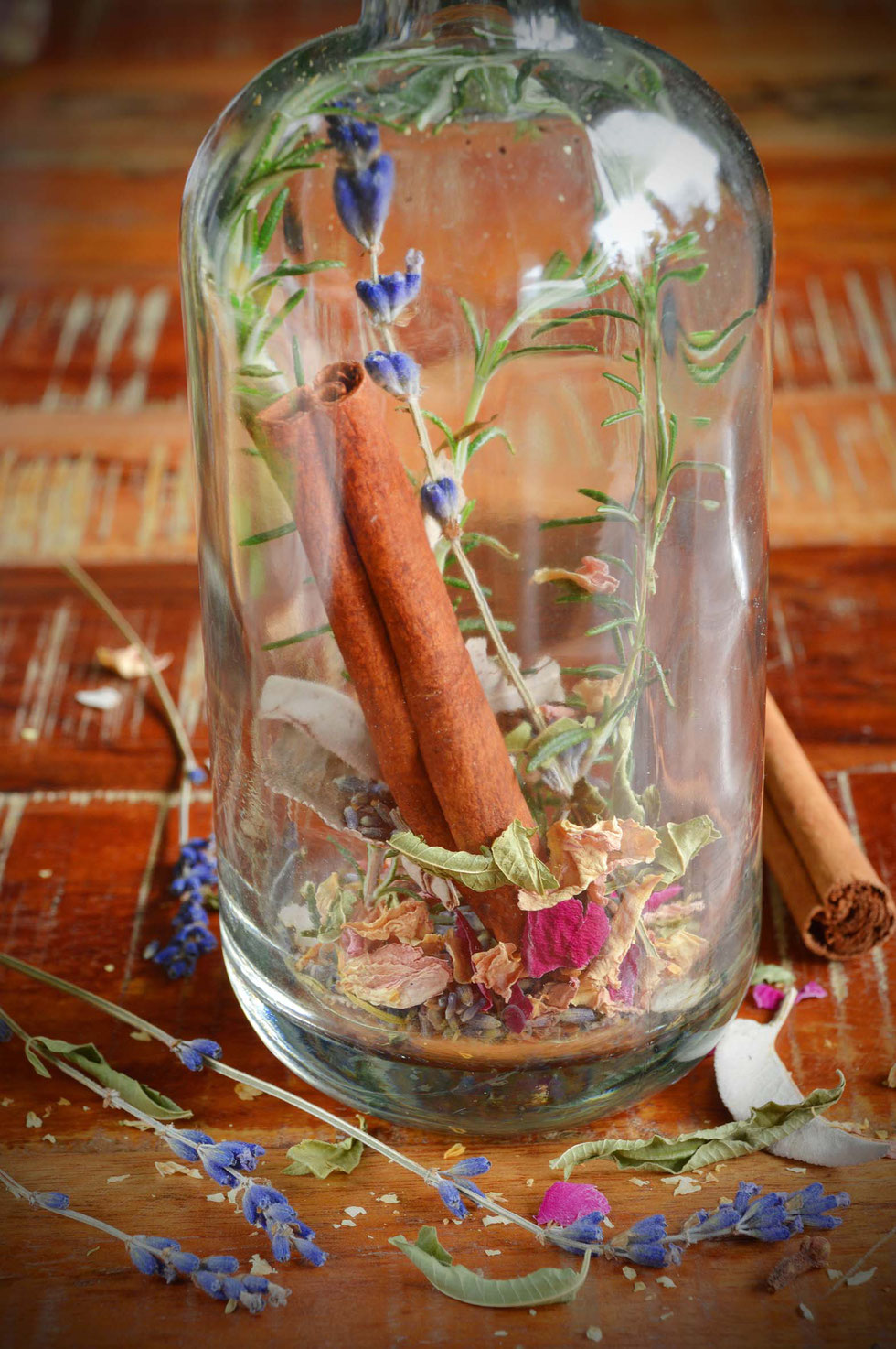 Agua de Florida, Florida Water, selber machen, selbst gemacht, diy, Rezept, recipe, Reinigung, energetisch, energetic cleansing, Zitrusschalen, citrus peels, Hydrolate, hydrosols, Lavendel, lavender, Rose, rose, Zimt, cinnamon, Nelke, clove,