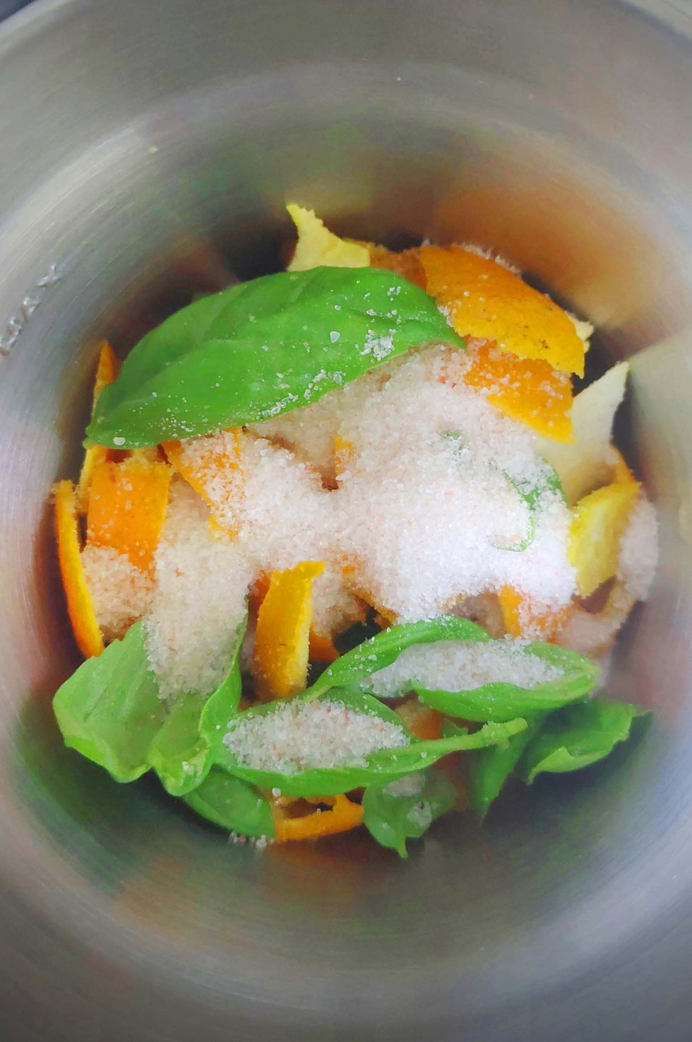 Orange, Orangenschale, Zitrusfrüchte, Basilikum, Sommer, Hautpflege,natürlich, Smoothie, Hautsmoothie, erfrischend, Erfrischung, Haut, Körper, Körperspray, Gesicht, Gesichtsspray, Bodyspray, selber machen,
